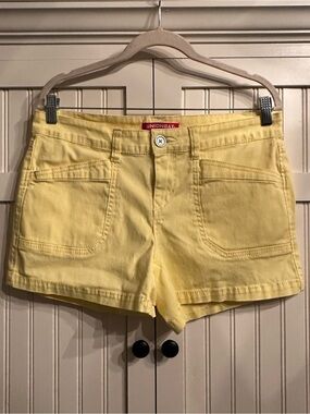 UNIONBAY Delaney Bright Yellow Women's/Juniors Size 11 Cotton-Blend Jean Shorts